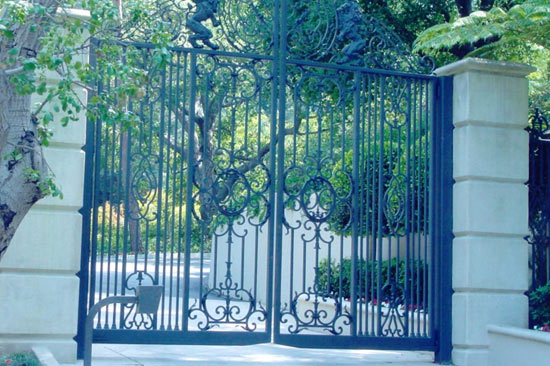 DRIVEWAY GATE CONTRACTOR